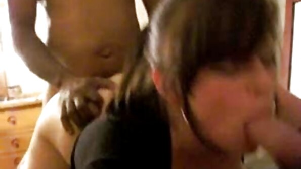 Codie Sweets прави самостоятелно видео в спалнята клипове с масажи си